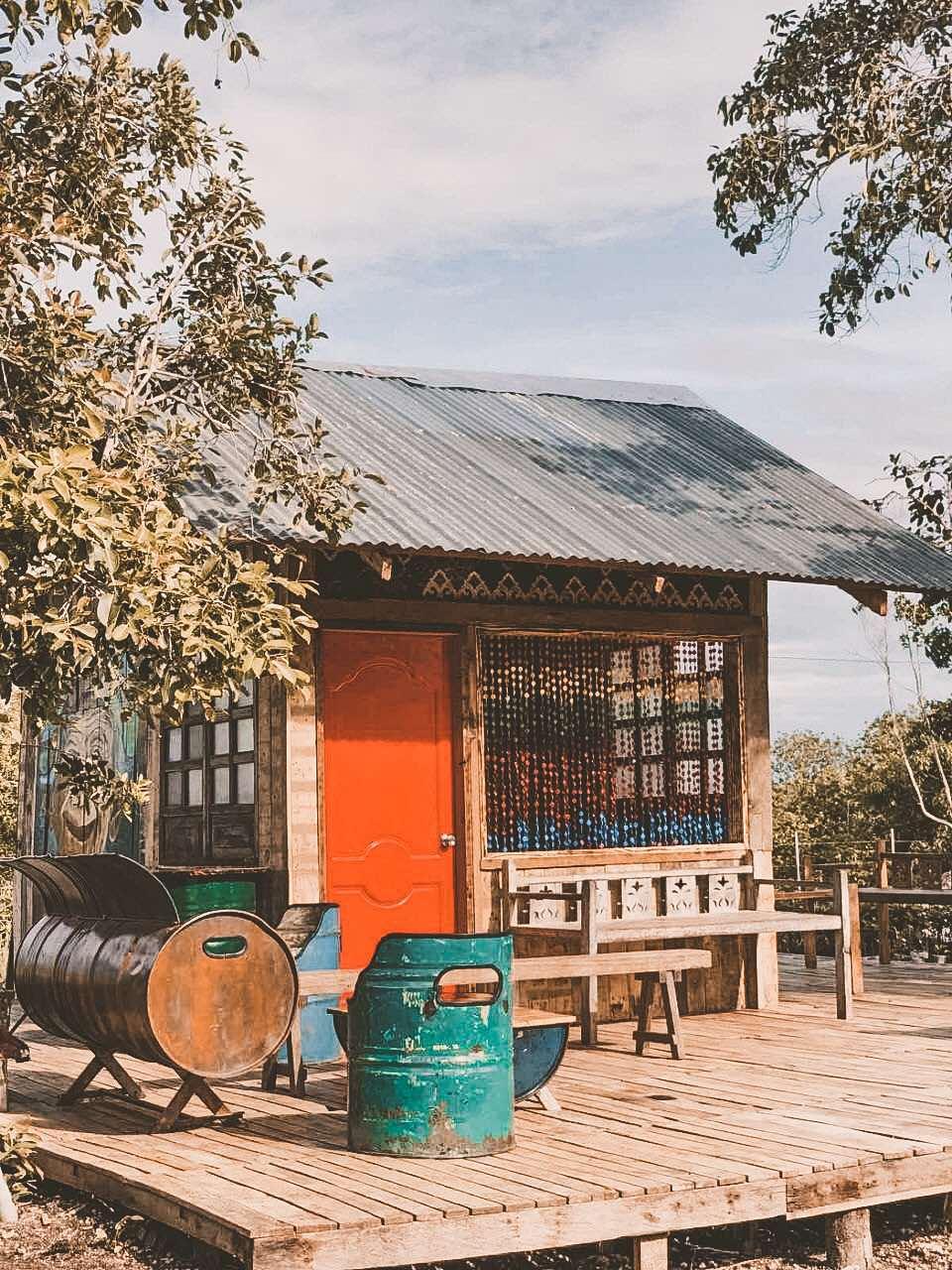 Uyang (Red Shed)